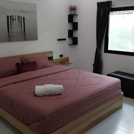 Private Pool Villa With Jacuzzi At Royal Park Village - Walk To The Beach - 6 People - Max 3 Males (Adults Only) Bãi biển Jomtien Ngoại thất bức ảnh