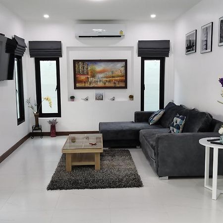 Private Pool Villa With Jacuzzi At Royal Park Village - Walk To The Beach - 6 People - Max 3 Males (Adults Only) Bãi biển Jomtien Ngoại thất bức ảnh
