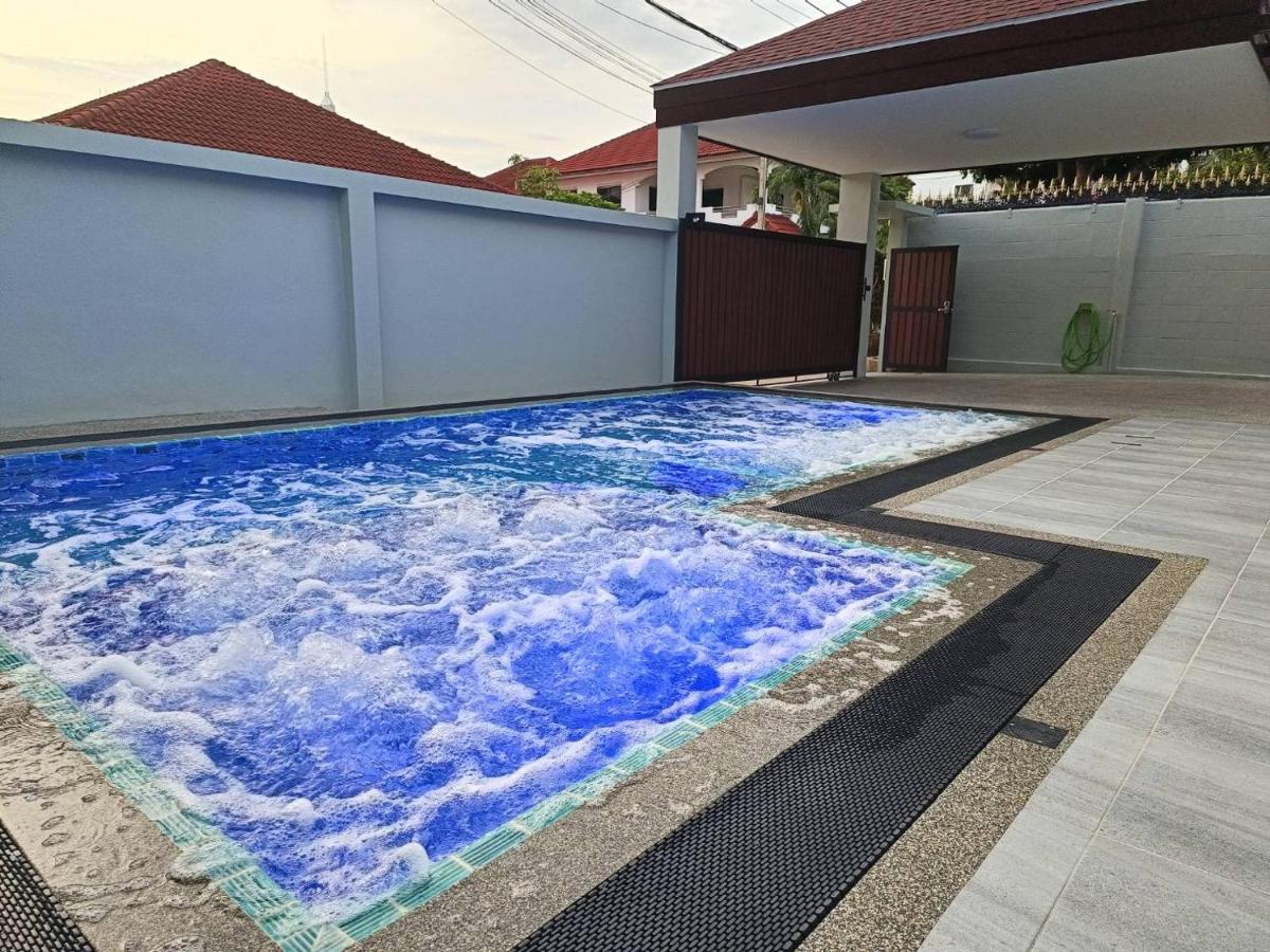 Private Pool Villa With Jacuzzi At Royal Park Village - Walk To The Beach - 6 People - Max 3 Males (Adults Only) Bãi biển Jomtien Ngoại thất bức ảnh