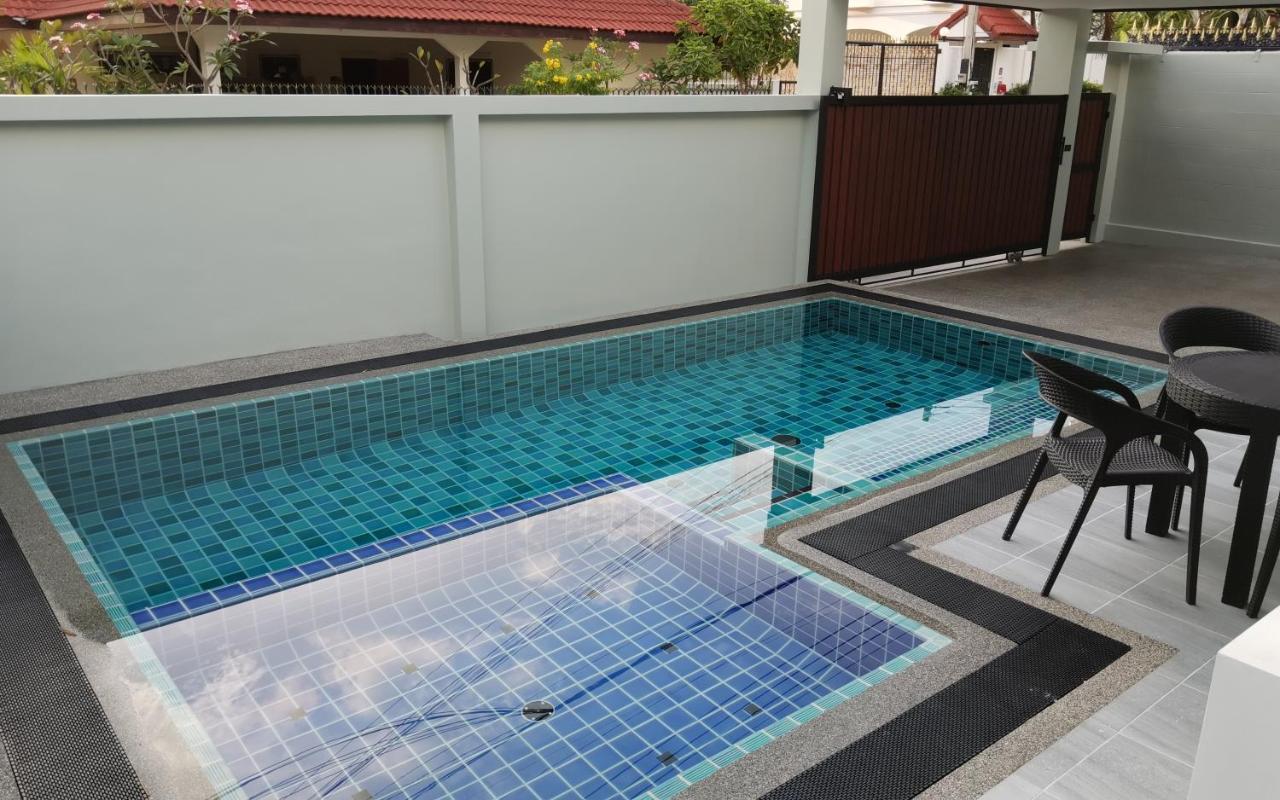 Private Pool Villa With Jacuzzi At Royal Park Village - Walk To The Beach - 6 People - Max 3 Males (Adults Only) Bãi biển Jomtien Ngoại thất bức ảnh