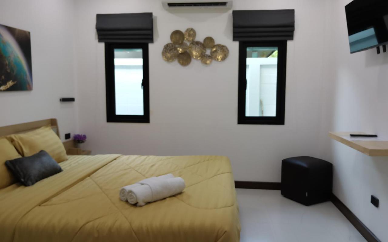 Private Pool Villa With Jacuzzi At Royal Park Village - Walk To The Beach - 6 People - Max 3 Males (Adults Only) Bãi biển Jomtien Ngoại thất bức ảnh